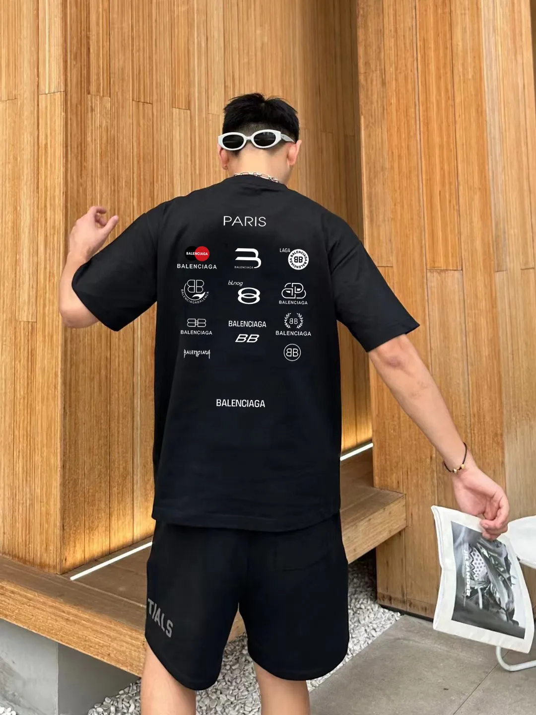 P80✨🔥 BALENCIAGA Paris lettering printed short-sleeved T-shirt. Custom-woven and dyed 300 grams of combed cotton heavyweight fabric. Zero color difference in threads. Perfect details. Different from the current currency version. Welcome to compare. Same Style for men and women. Must-sell in the picture above. Color: White Black Size: 1 2 3 4